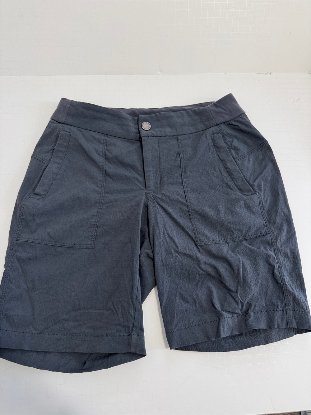 Athleta Trekkie 2.0 Bermuda shorts, quick-dry nylon blend fabric Size 2